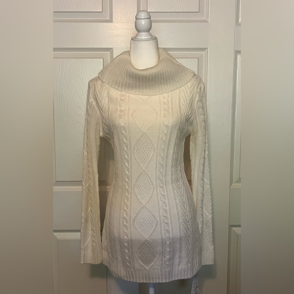 Women’s Ivory Cowl Turtle Neck Cable Knit Sweater - Size Medium - Picture 1 of 3